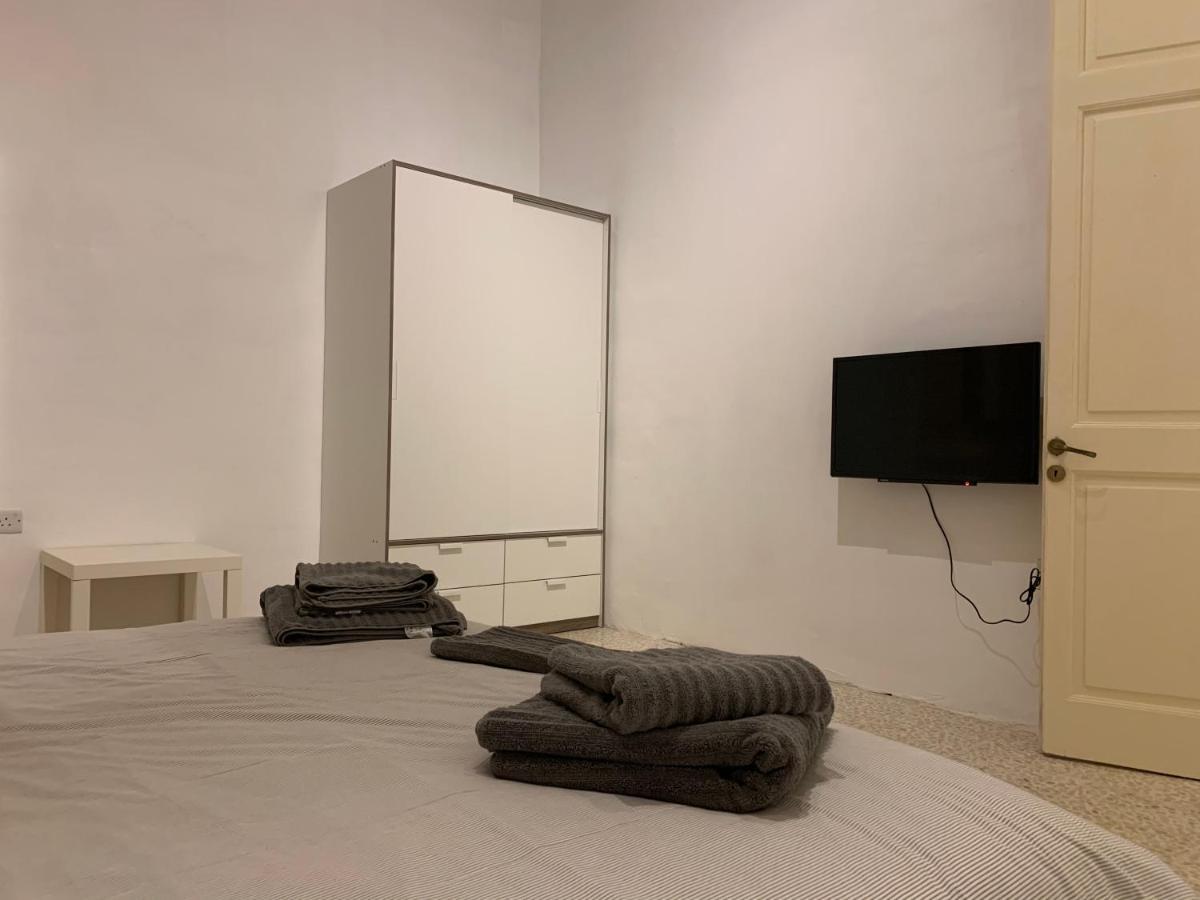 4 Bedroom Apartment In Sliema Near The Sea Exterior foto