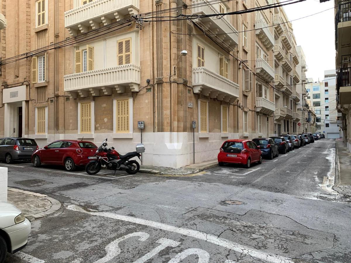 4 Bedroom Apartment In Sliema Near The Sea Exterior foto